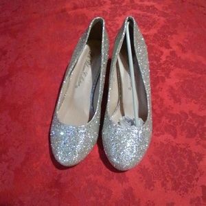 NWOT De Blossom Collection Bertha-3 Size 7.5